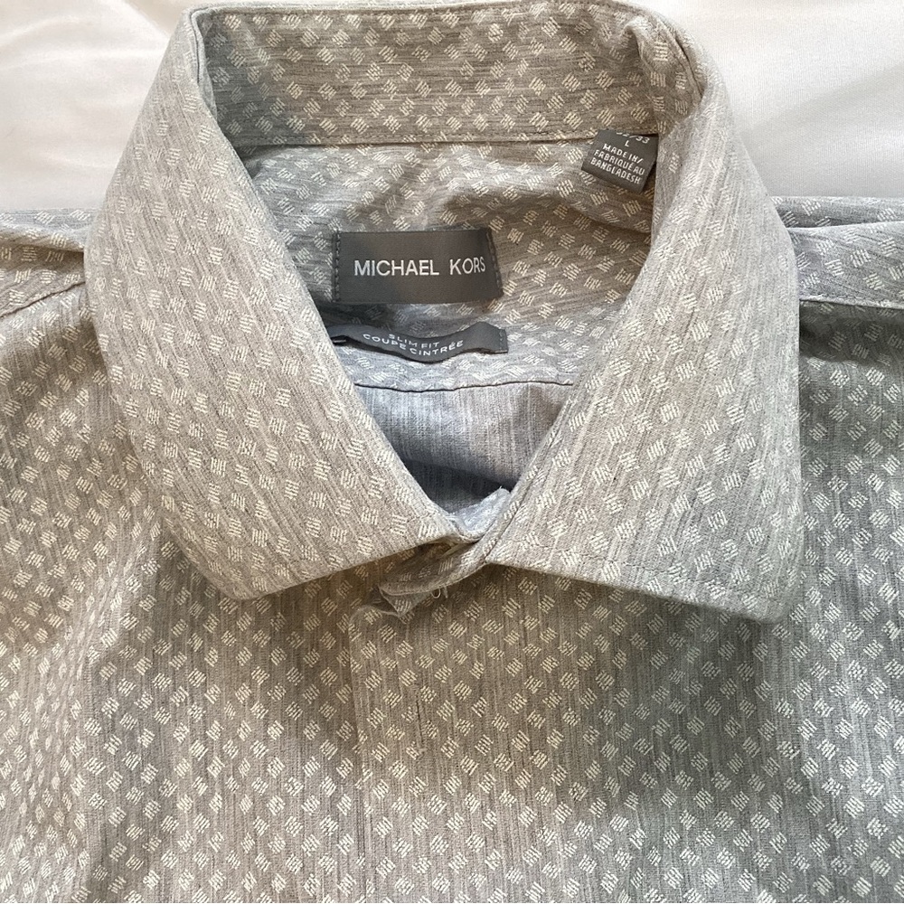 Michael Kors Gray Patterned Shirt. Size large.   B8